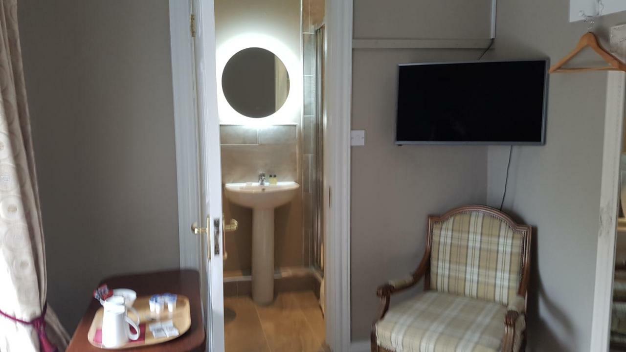 The Bounty Bar Guesthouse Trim Kültér fotó
